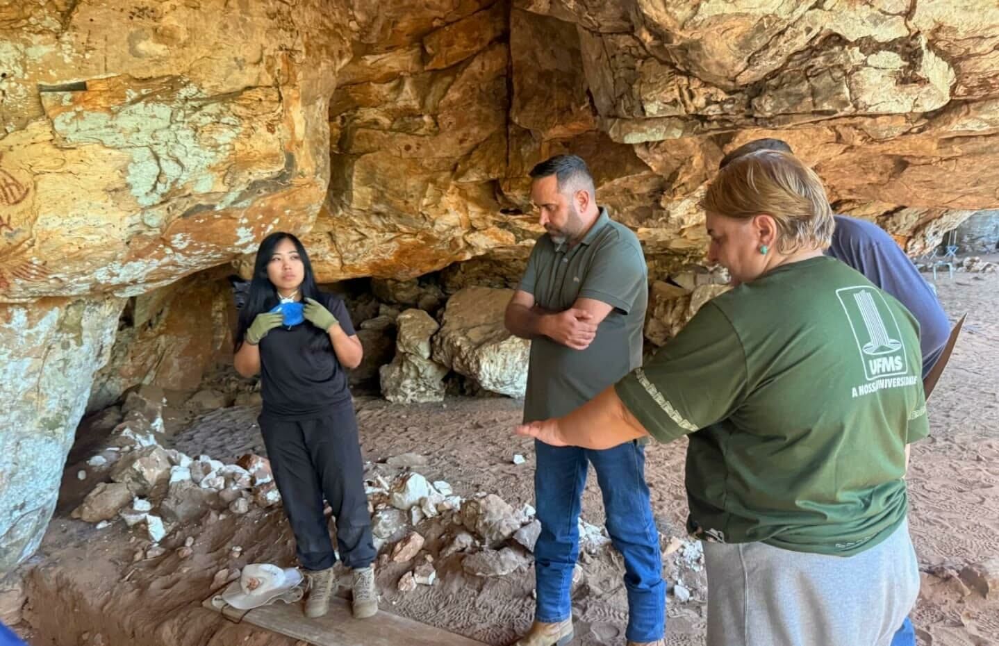 Imagem de compartilhamento para o artigo Escavações na Gruta da Mesa revelam vestígios de megafauna e modos de vida antigos em Alcinópolis da MS Todo dia